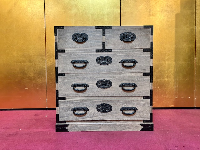 総桐からくり箪笥新吾　正面