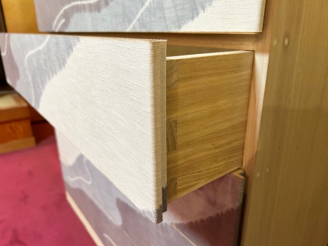 アウトレット総桐小袖箪笥五重京鹿の子夏　引出し横画像