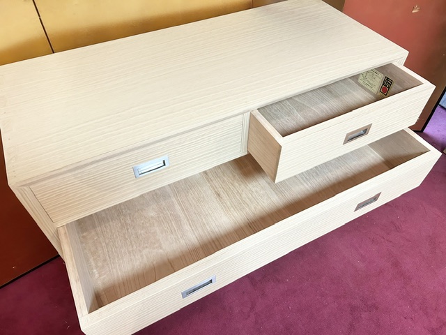 アウトレット総桐小袖箪笥4ノ2引出し アウトレット総桐小袖箪笥4ノ2引出し